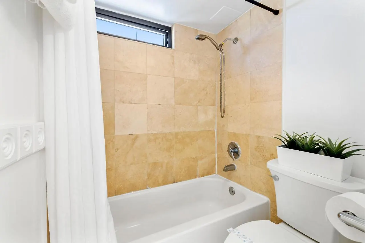 Aloha Getaway, Ocean View Condo Near Waikiki Beach With Free Parking Honolulu 0*,  United States